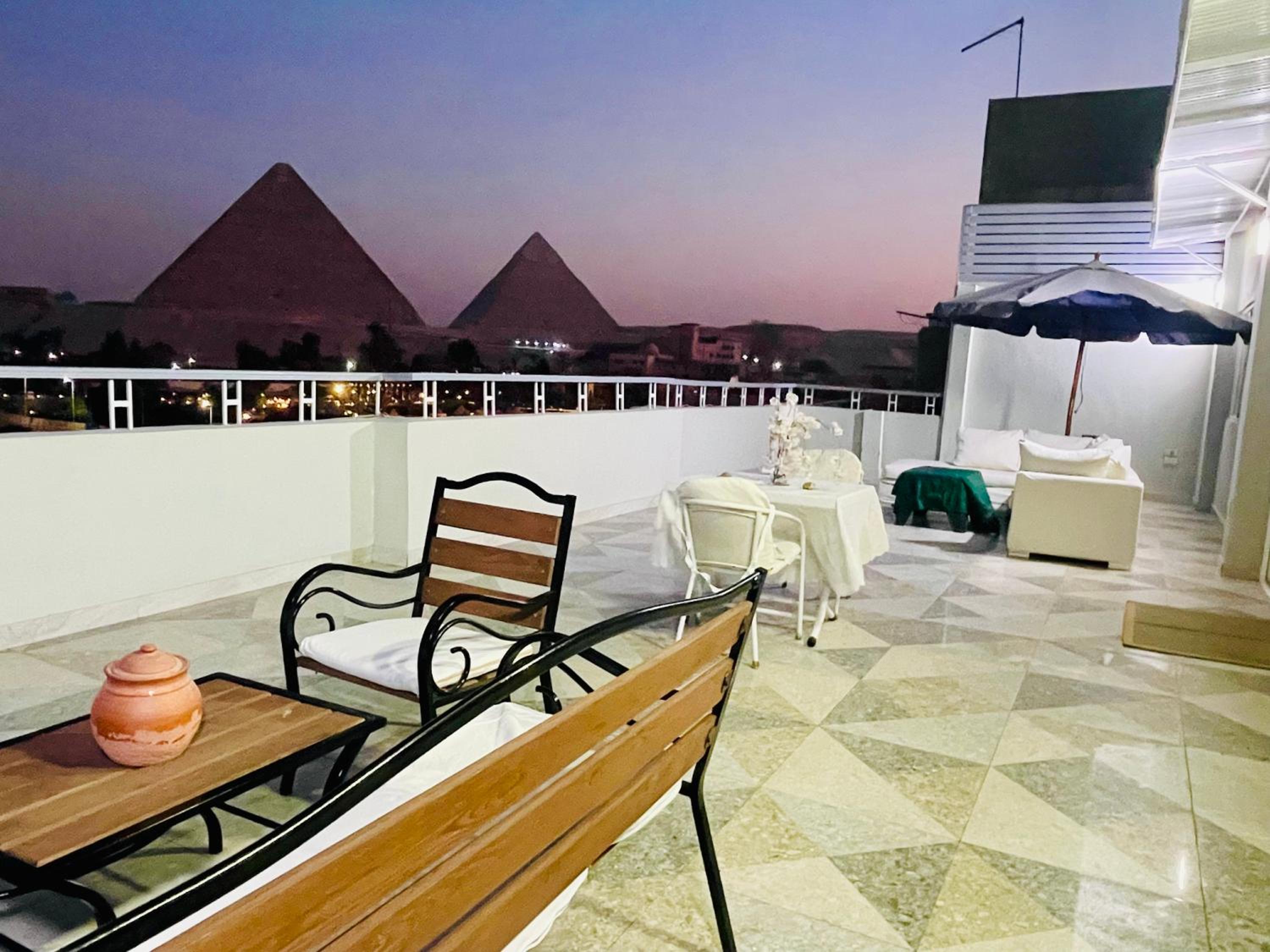 La Perle Pyramids
