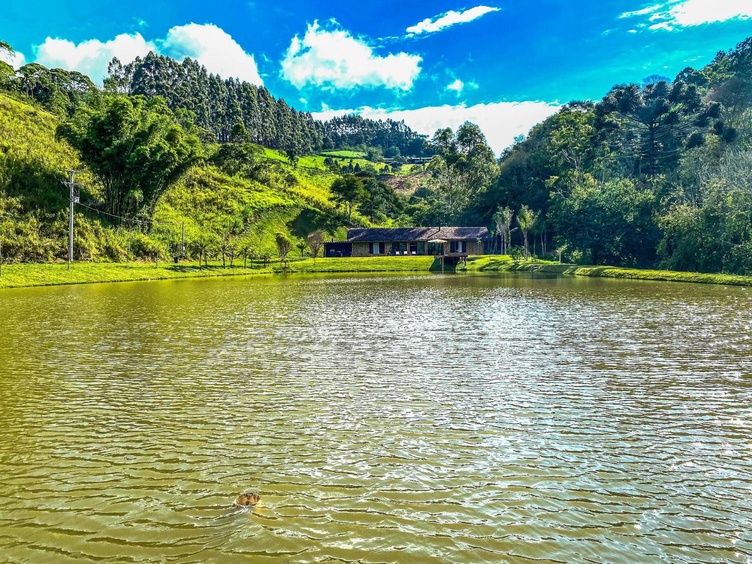 Secreto Cocheira | Piscina, jacuzzi e lago privativo @secretobangalos