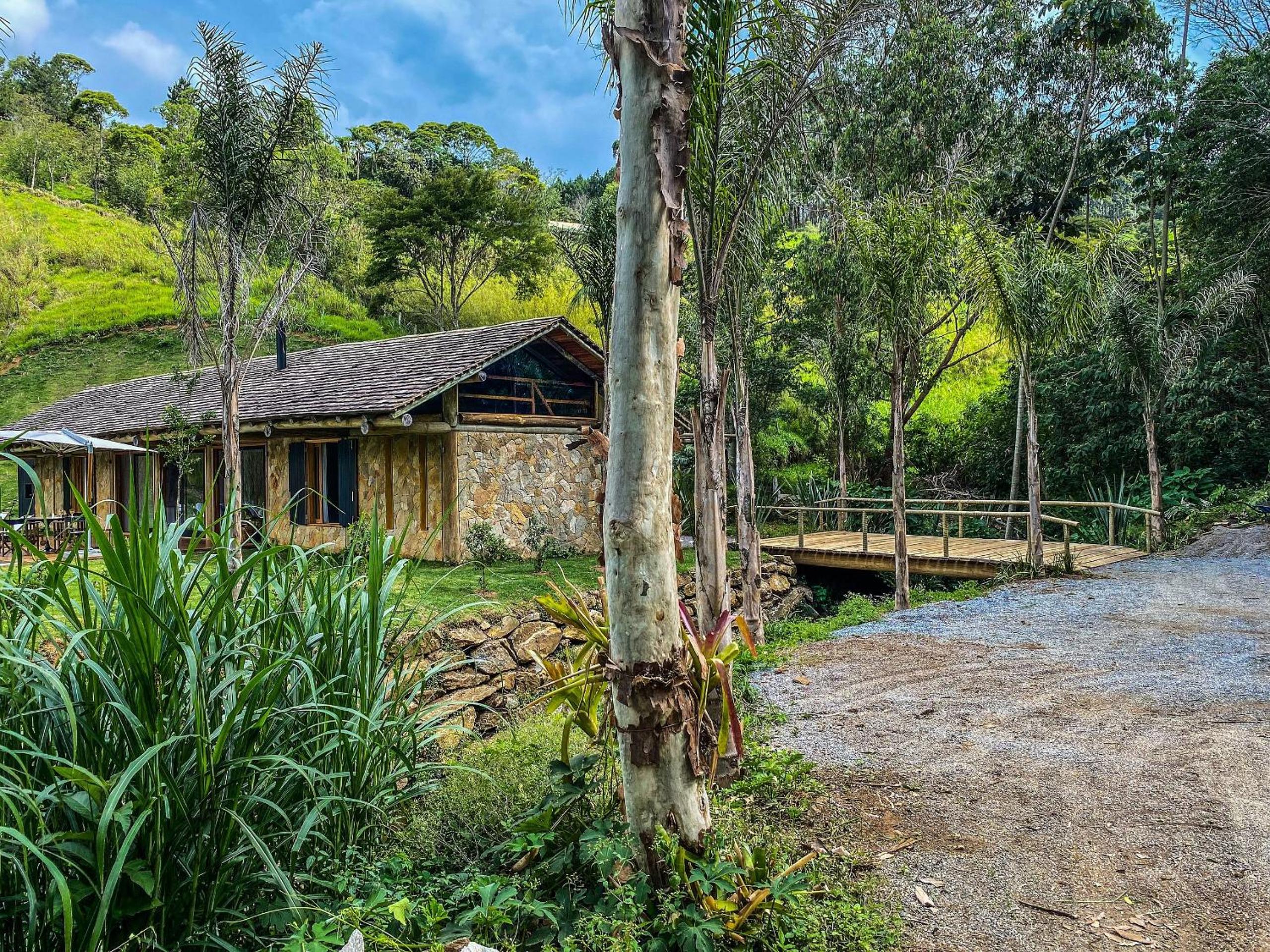 Secreto Cocheira | Piscina, jacuzzi e lago privativo @secretobangalos