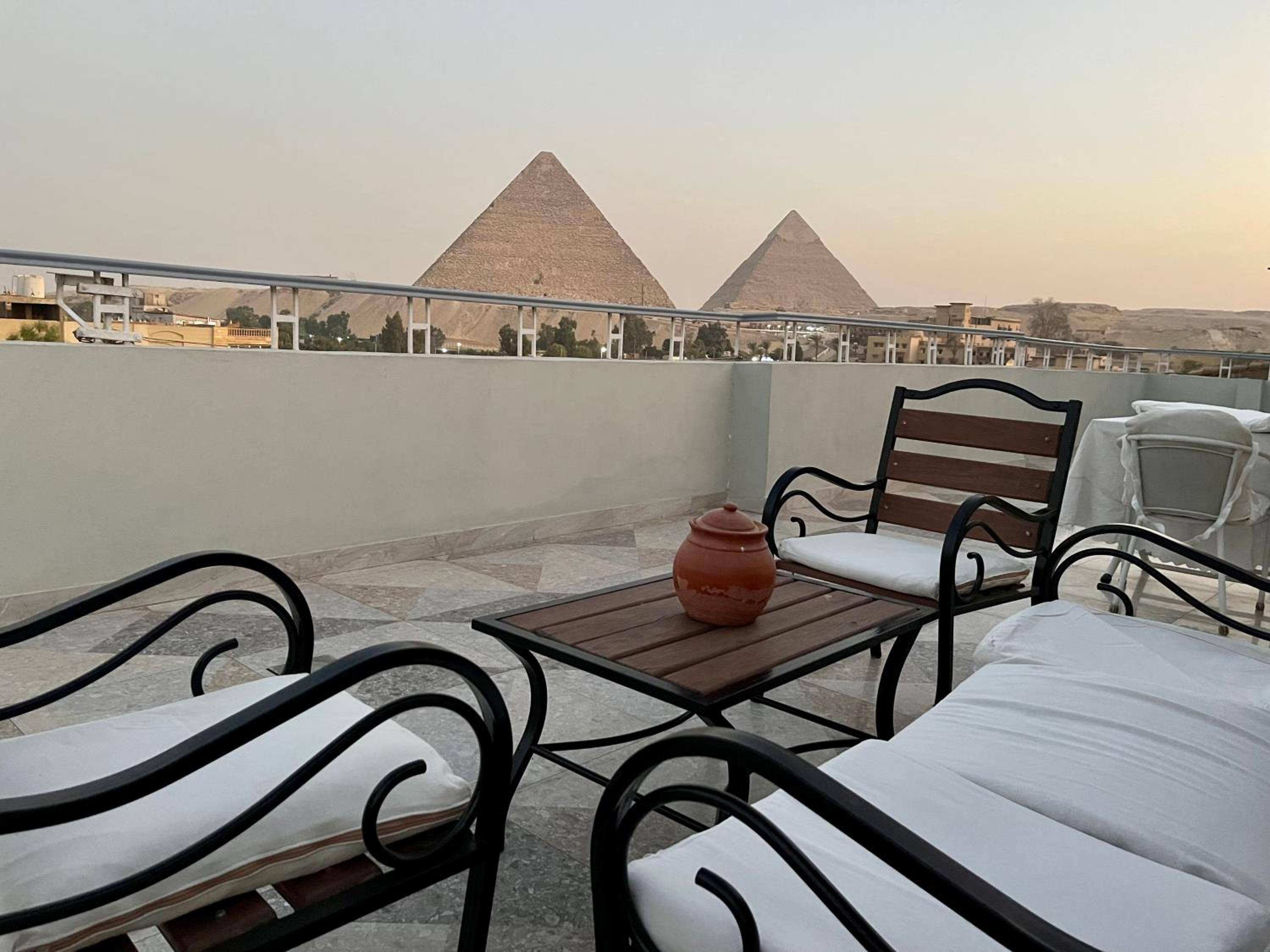 La Perle Pyramids