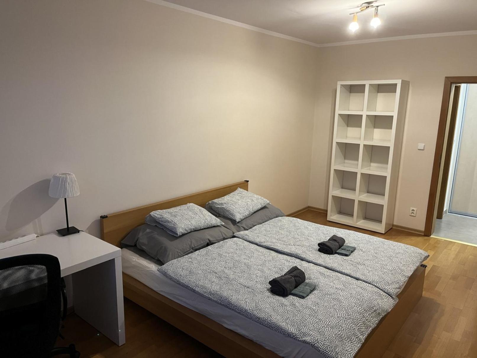 Apartment 'ACTIVE LIFE' - Hockey, Football and Basketball stadium, POLUS Shopping center - air conditioned and parking possibility view 4