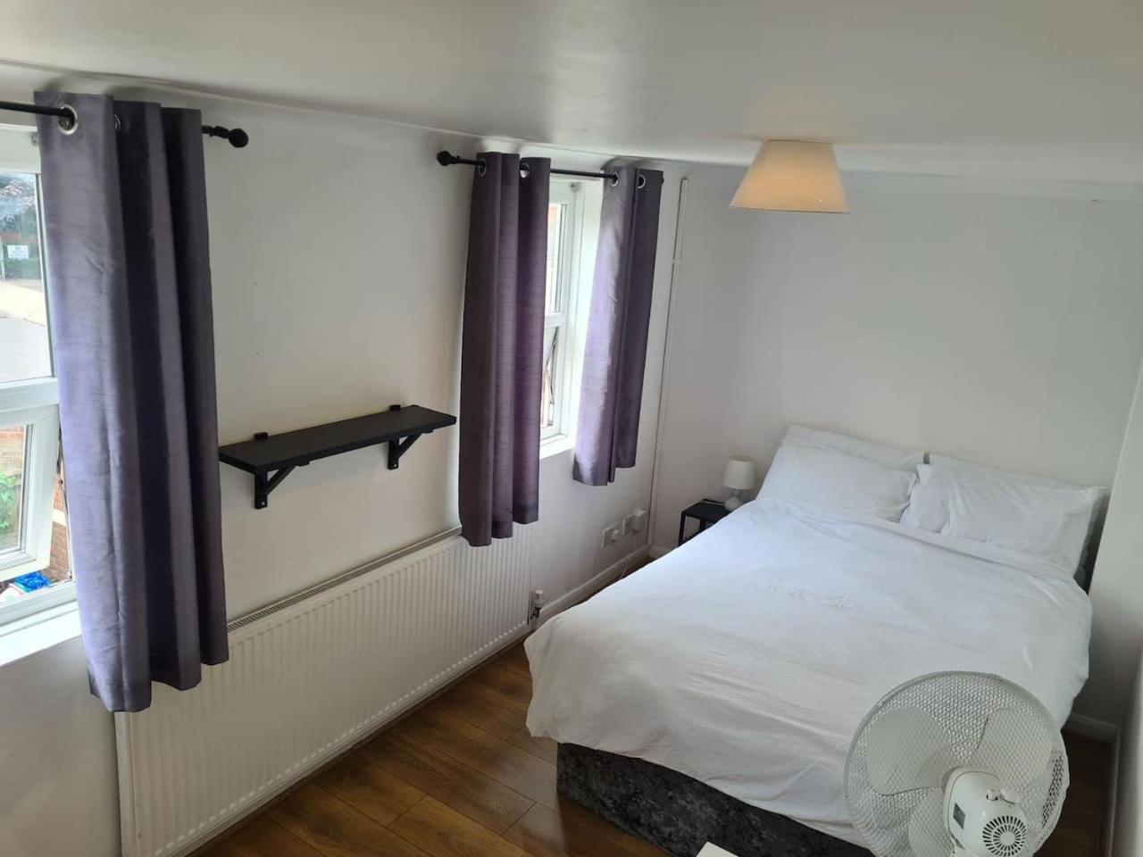 Close To Tower Bridge Central London - 4 Bedroom House - 3 Bathrooms - Free Parking 3 Cars - Sleep 9