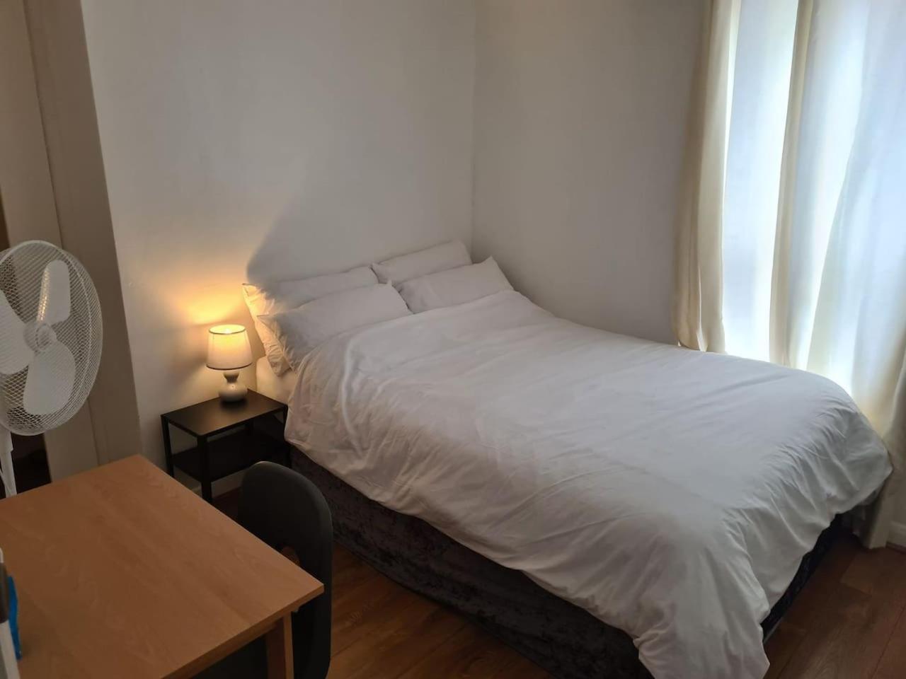 Close To Tower Bridge Central London - 4 Bedroom House - 3 Bathrooms - Free Parking 3 Cars - Sleep 9
