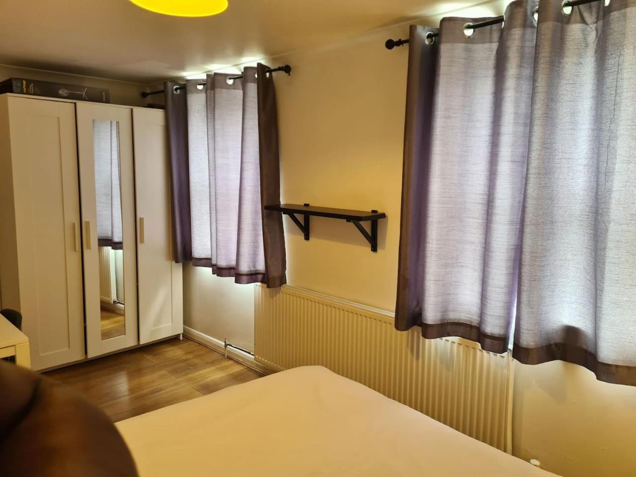Close To Tower Bridge Central London - 4 Bedroom House - 3 Bathrooms - Free Parking 3 Cars - Sleep 9