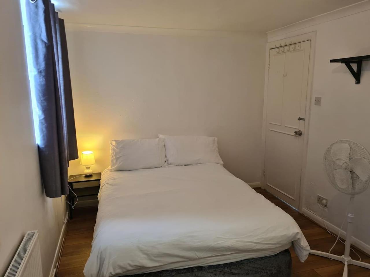 Close To Tower Bridge Central London - 4 Bedroom House - 3 Bathrooms - Free Parking 3 Cars - Sleep 9