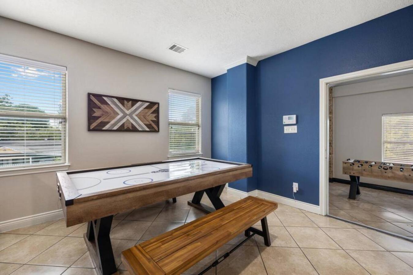 Modern 6 Bedroom with Tons of Games view 3