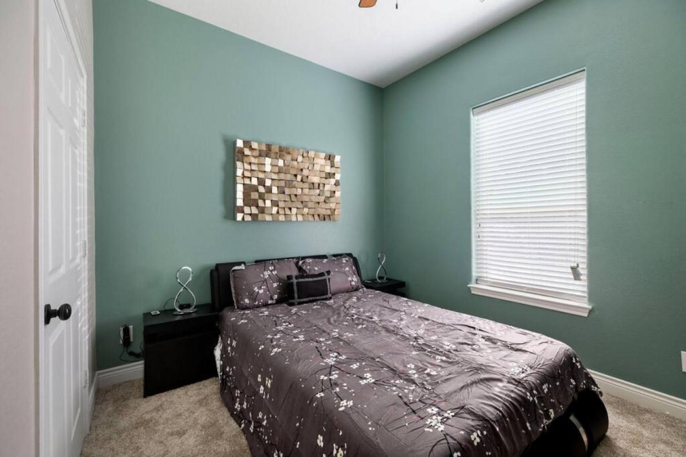 Modern 6 Bedroom with Tons of Games view 4