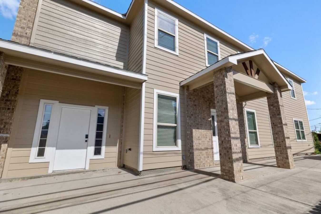 Stylish 3 Bedroom With Tons of Games and 85 Inch TV