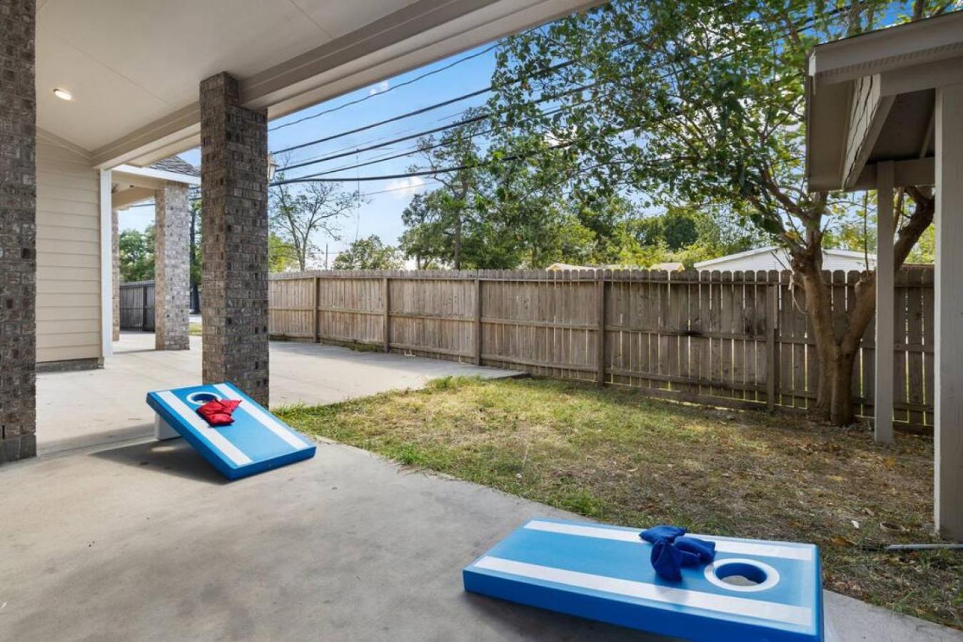 Stylish 3 Bedroom With Tons of Games and 85 Inch TV
