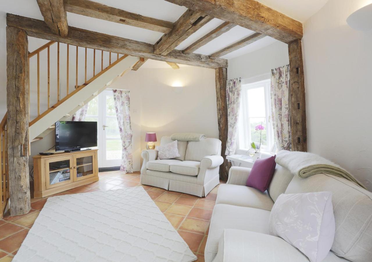 1 Bed in Wickham Market oc-samp view 2