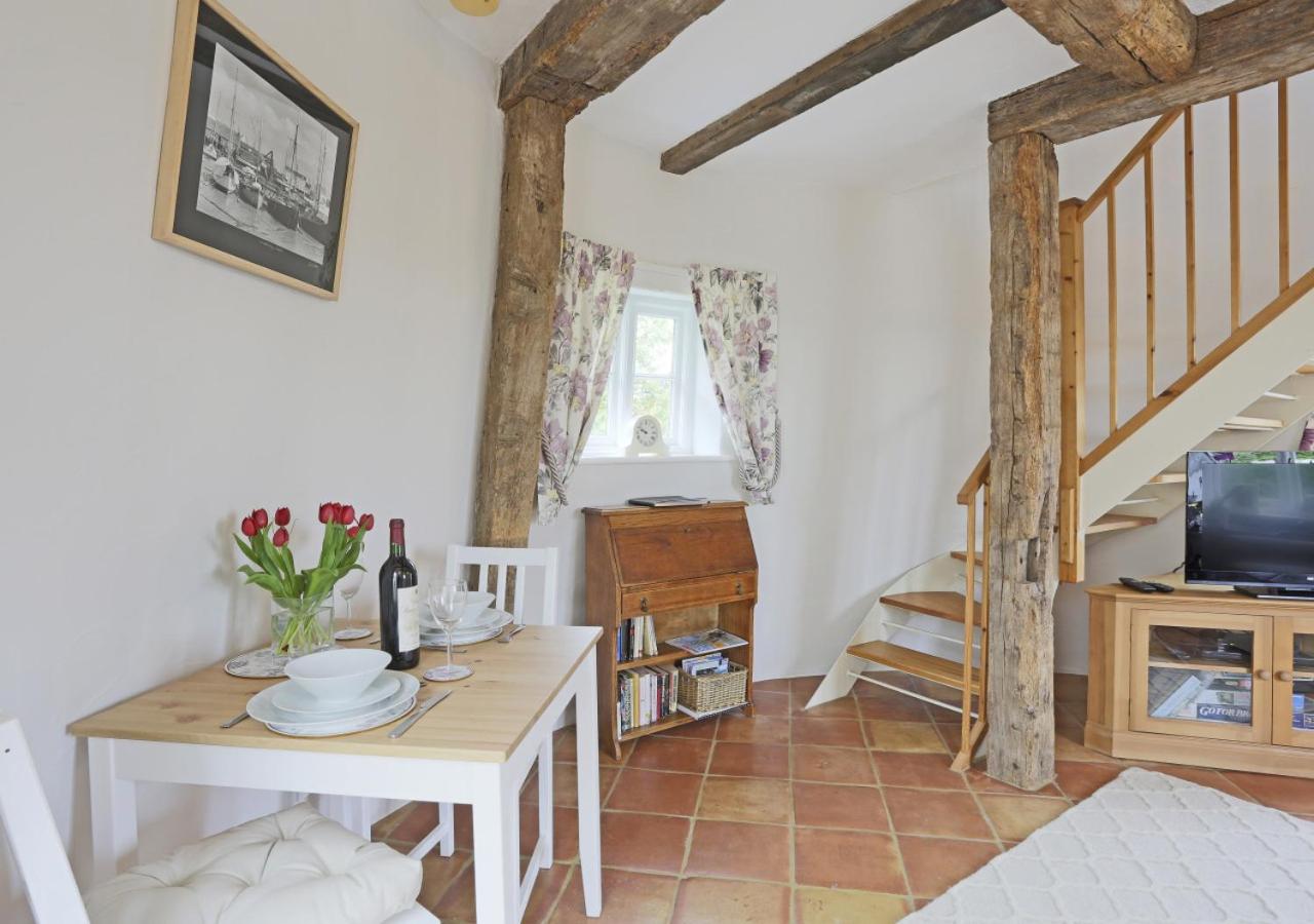 1 Bed in Wickham Market oc-samp view 4