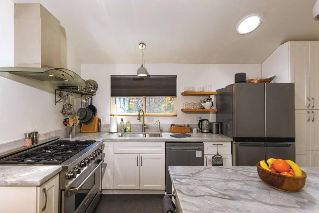 The Haven -In Town, NEWLY remodeled, Private, Stocked view 3
