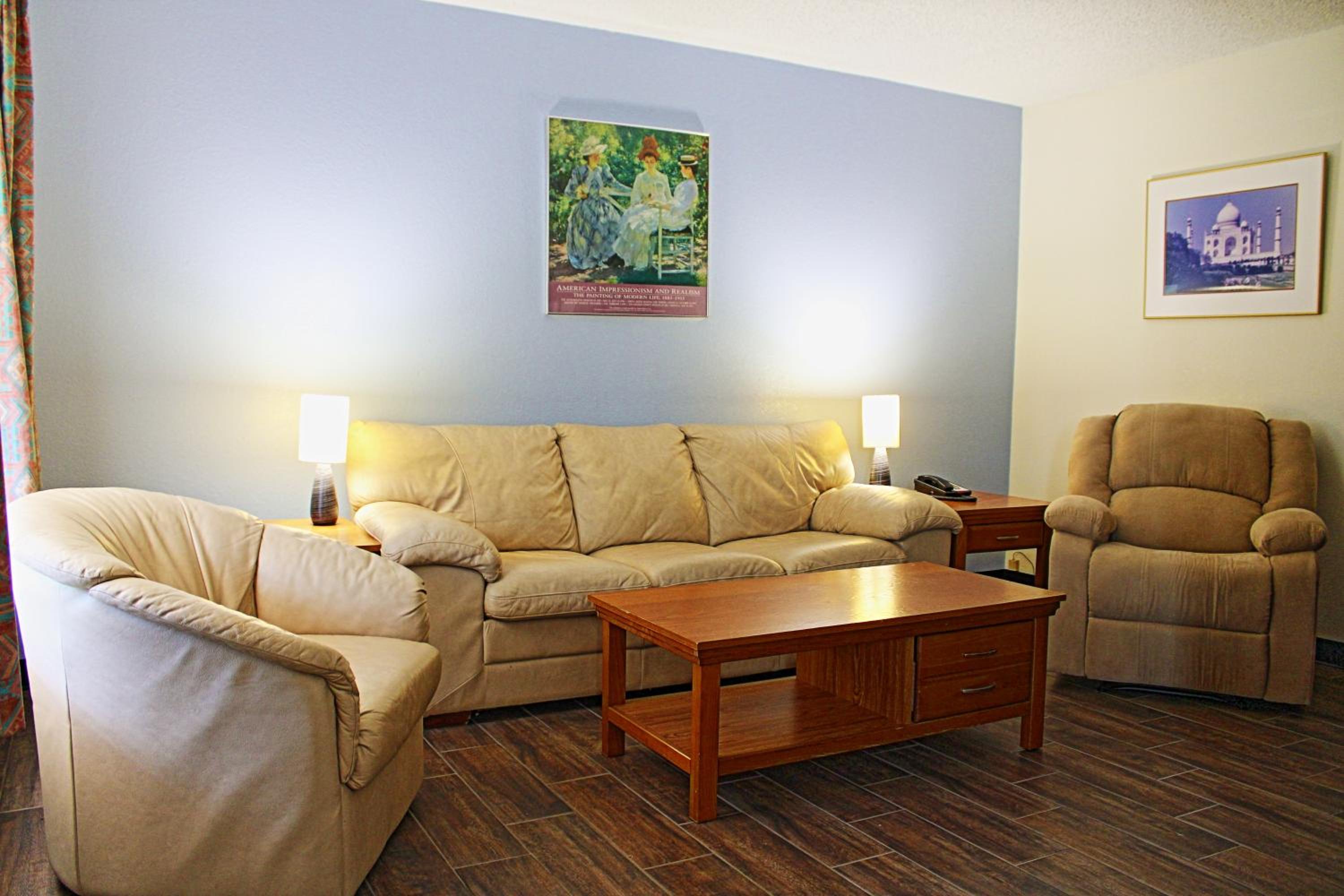 McAllen Vacations - Victoria Palms Inn and Suites - Property Image 4