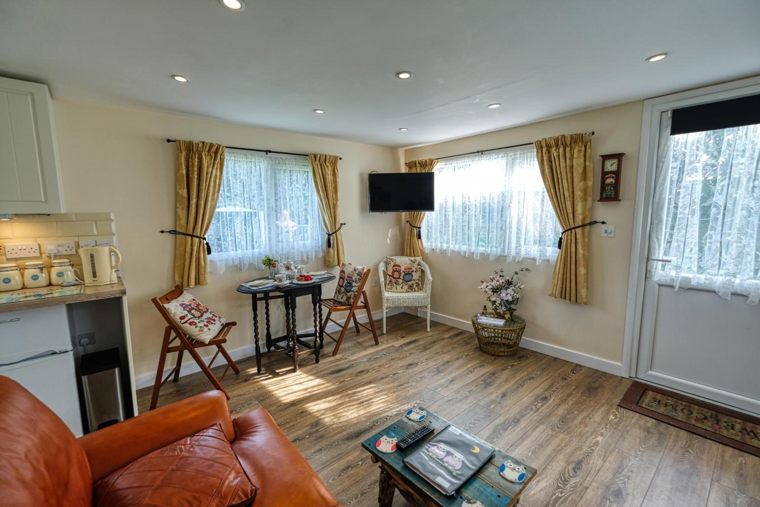 Two Hoots Chalet view 5