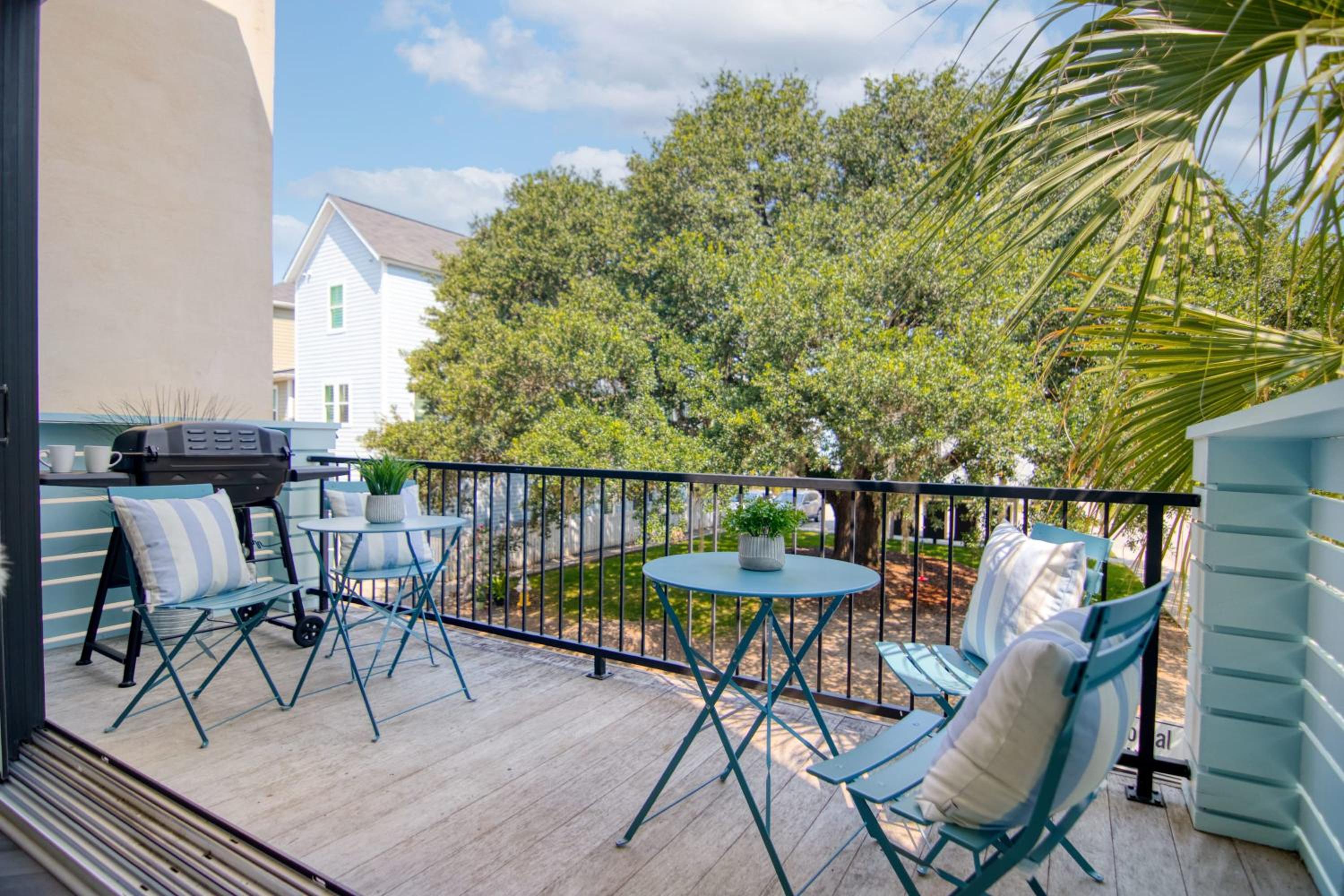 Happy Stays-In Park Circle-Dtwn-CHS Beach