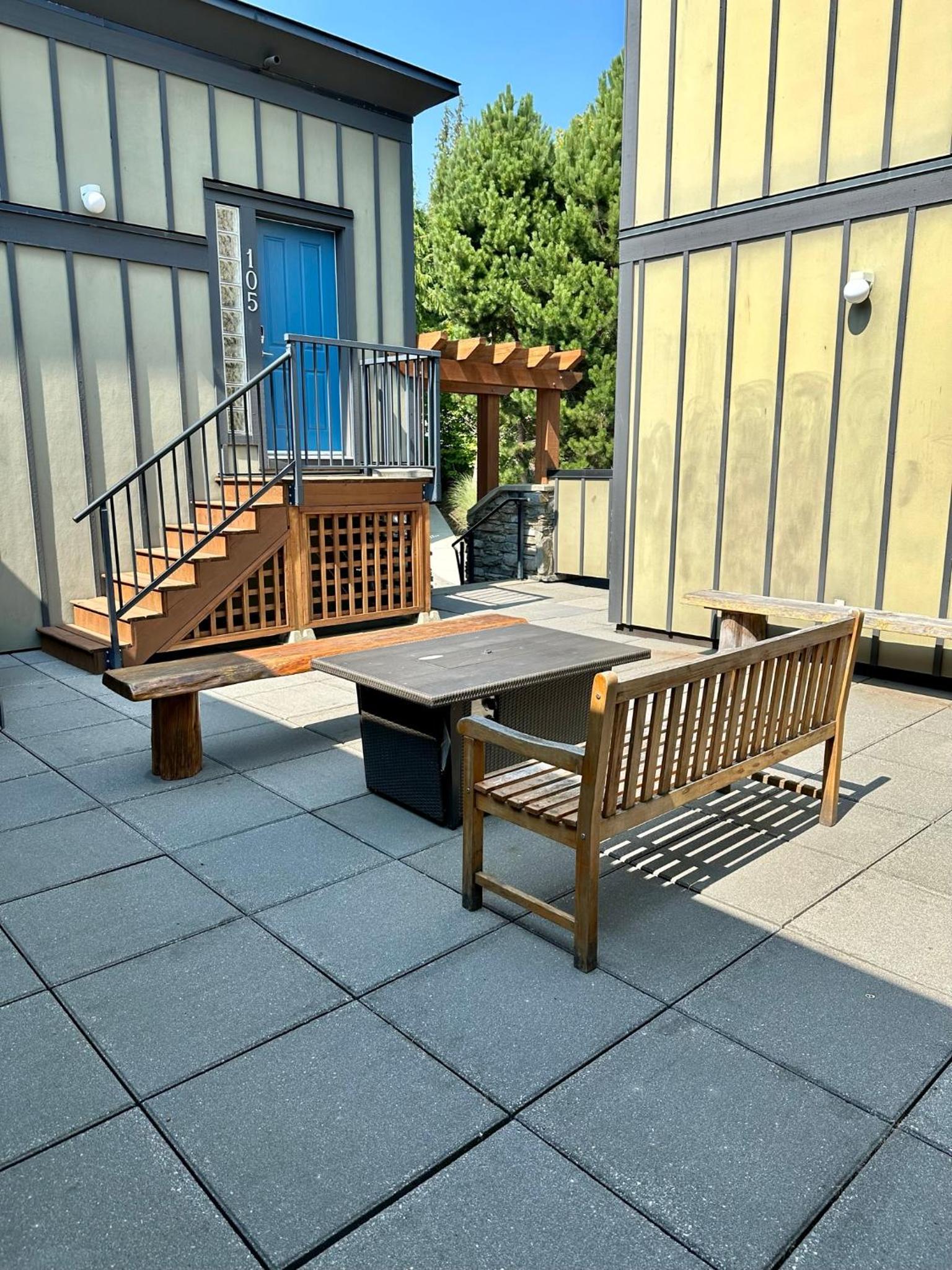 Sooke Oceanview Penthouse - Family Friendly