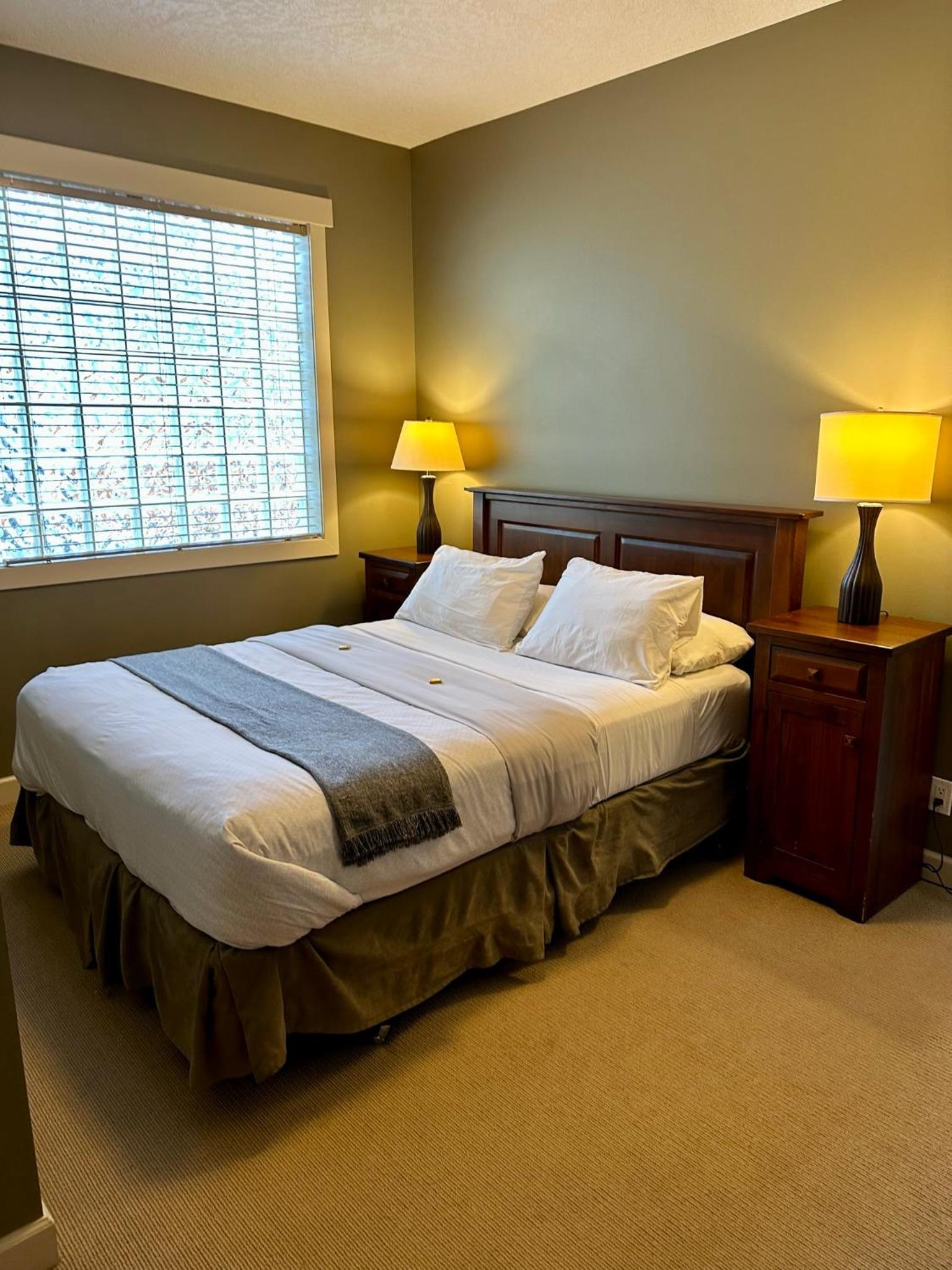 Sooke Oceanview Penthouse - Family Friendly