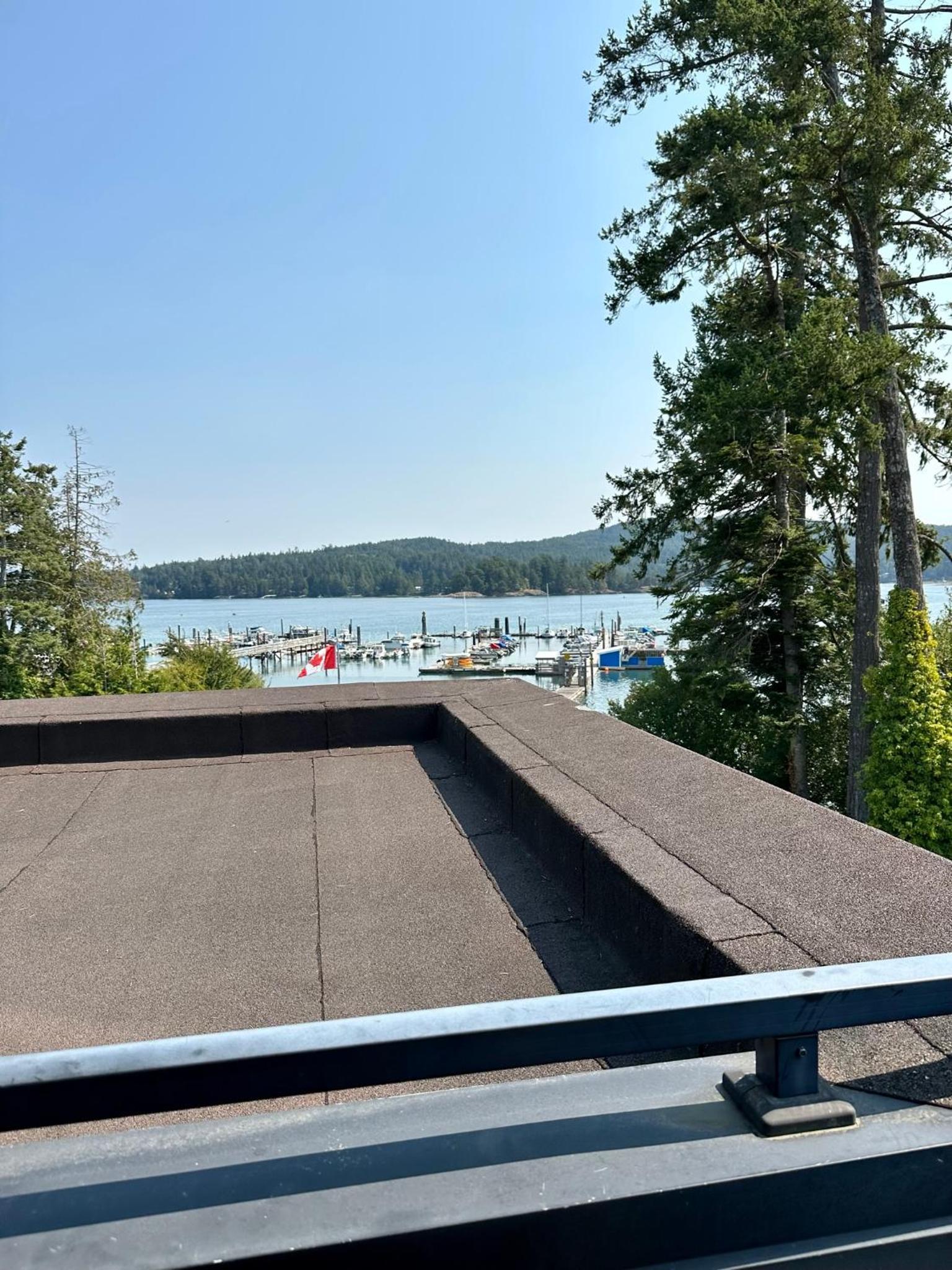 Sooke Oceanview Penthouse - Family Friendly
