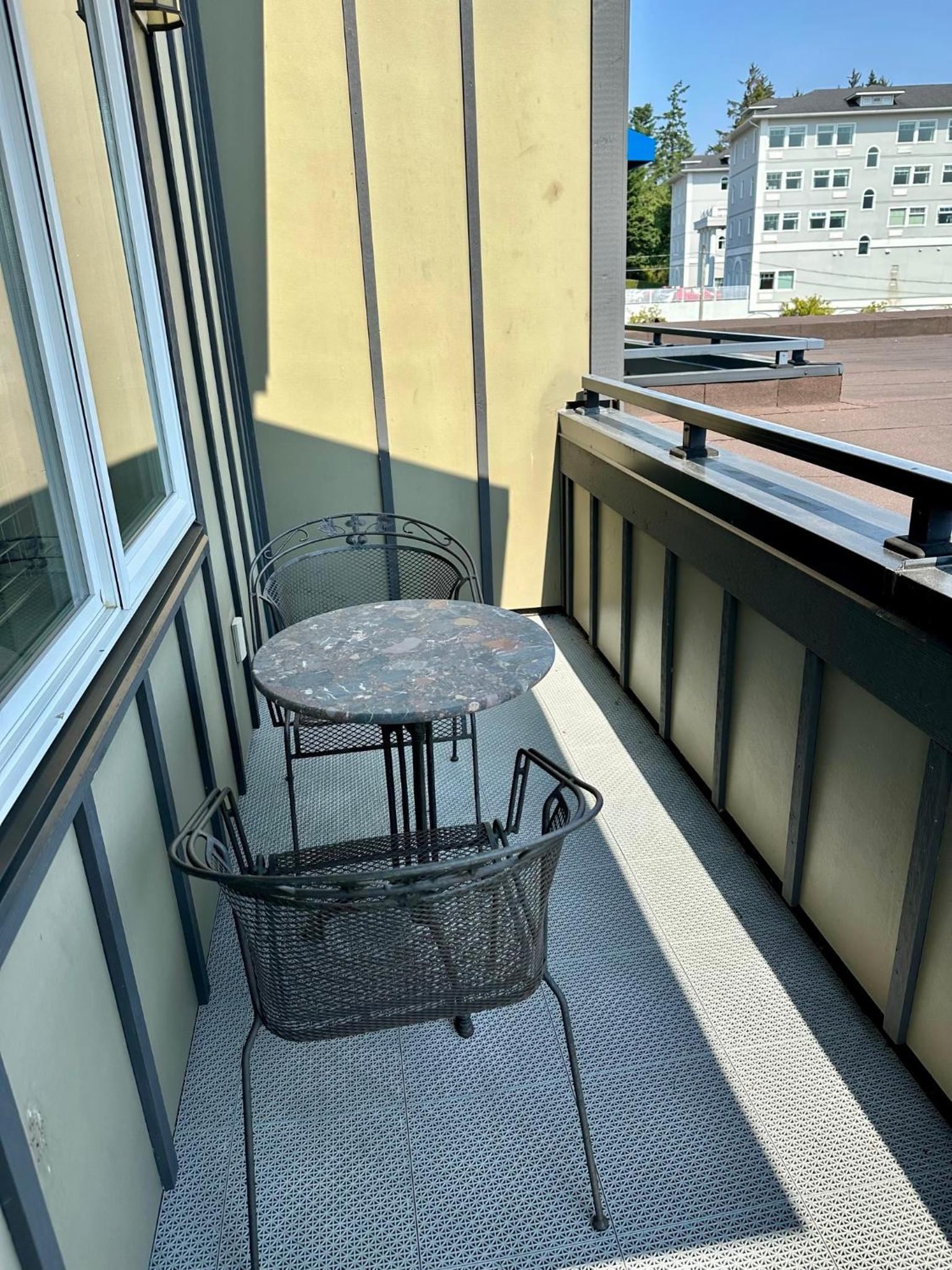Sooke Oceanview Penthouse - Family Friendly