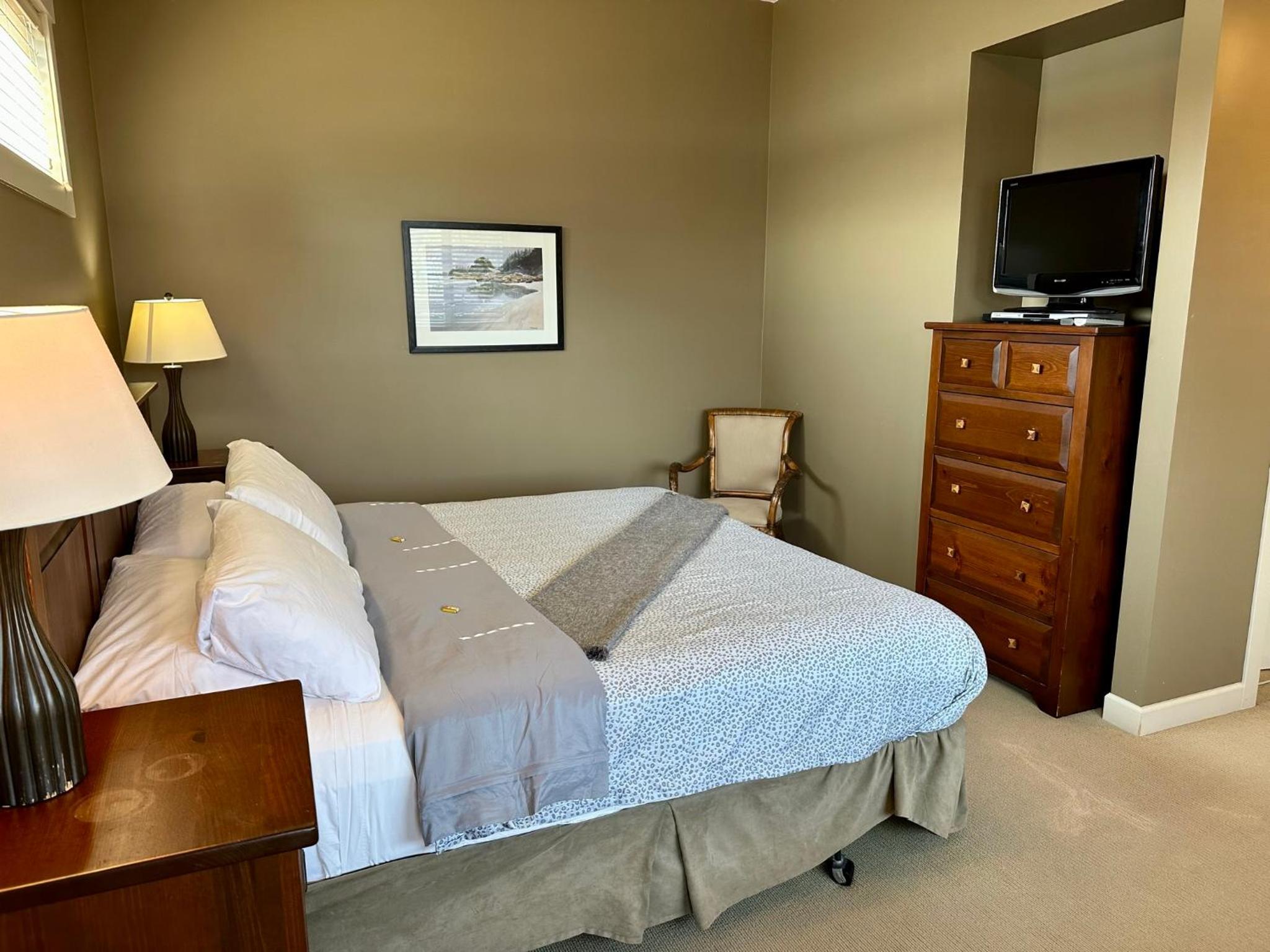 Sooke Oceanview Penthouse - Family Friendly