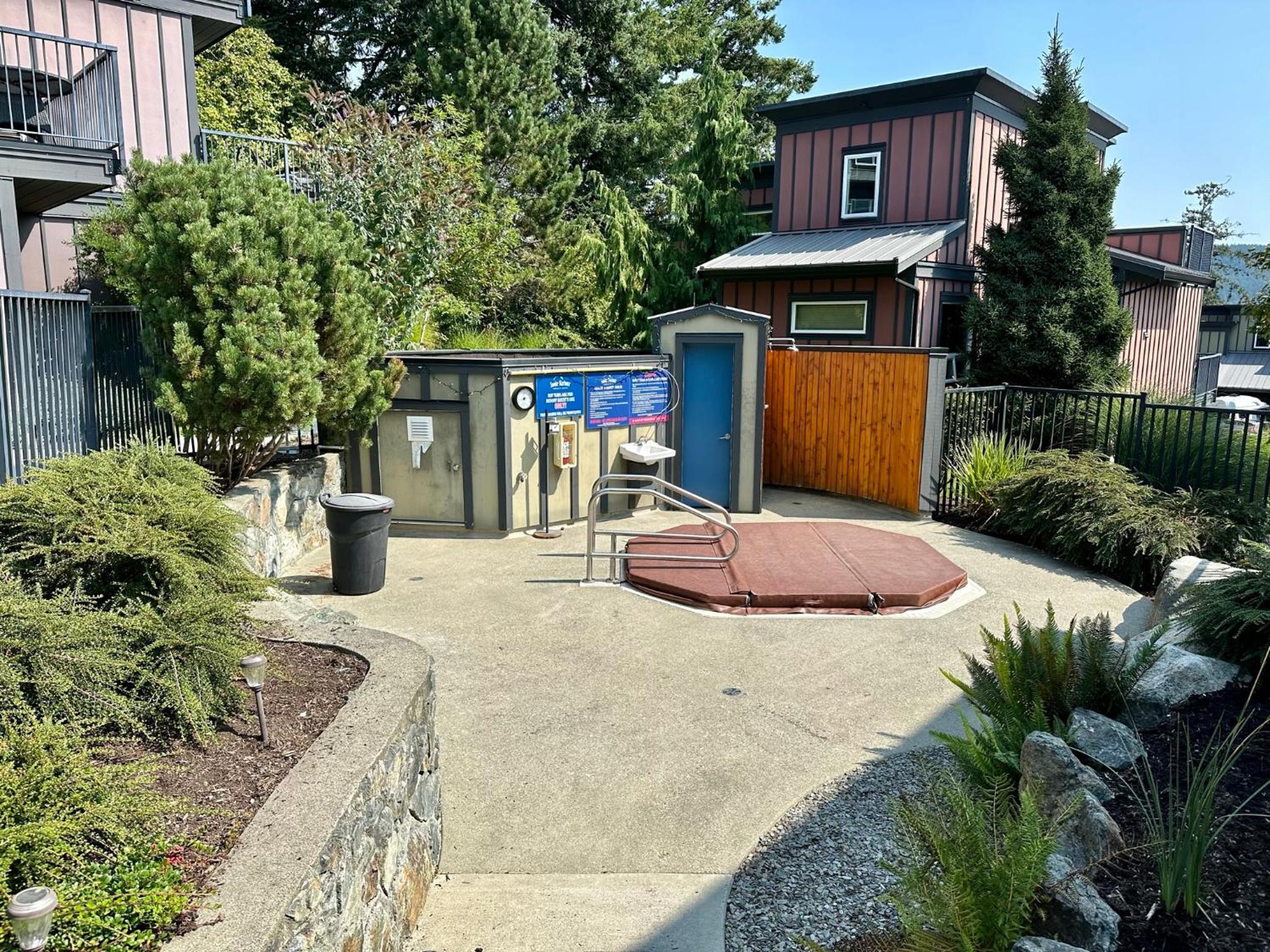 Sooke Oceanview Penthouse - Family Friendly
