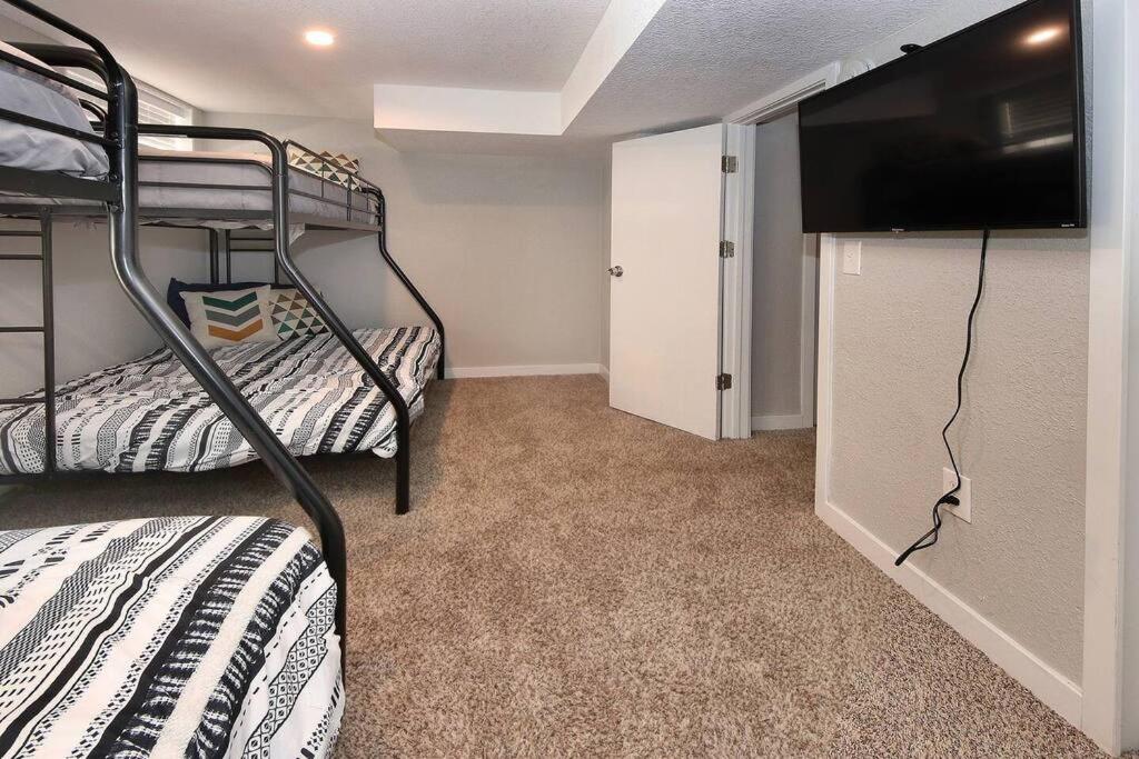Historic Home w/Pikes Peak Views