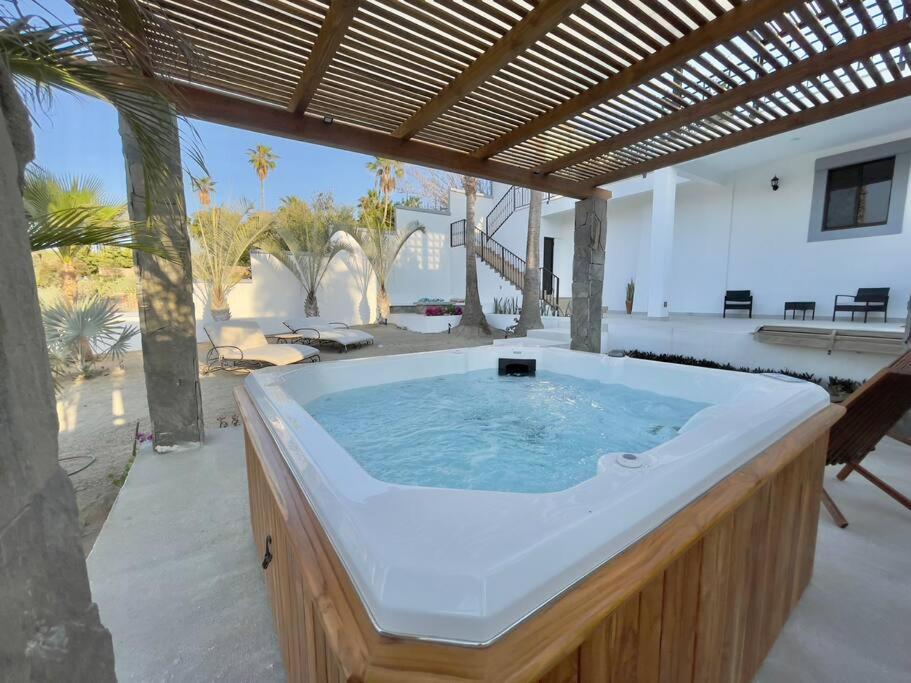 Gorgeous Downtown 4BR House with Pool, Jacuzzi & Firepit view 5