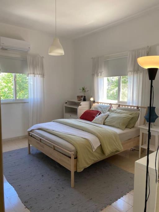 sunny 2bedroom apartment in weibdeh with a rooftop