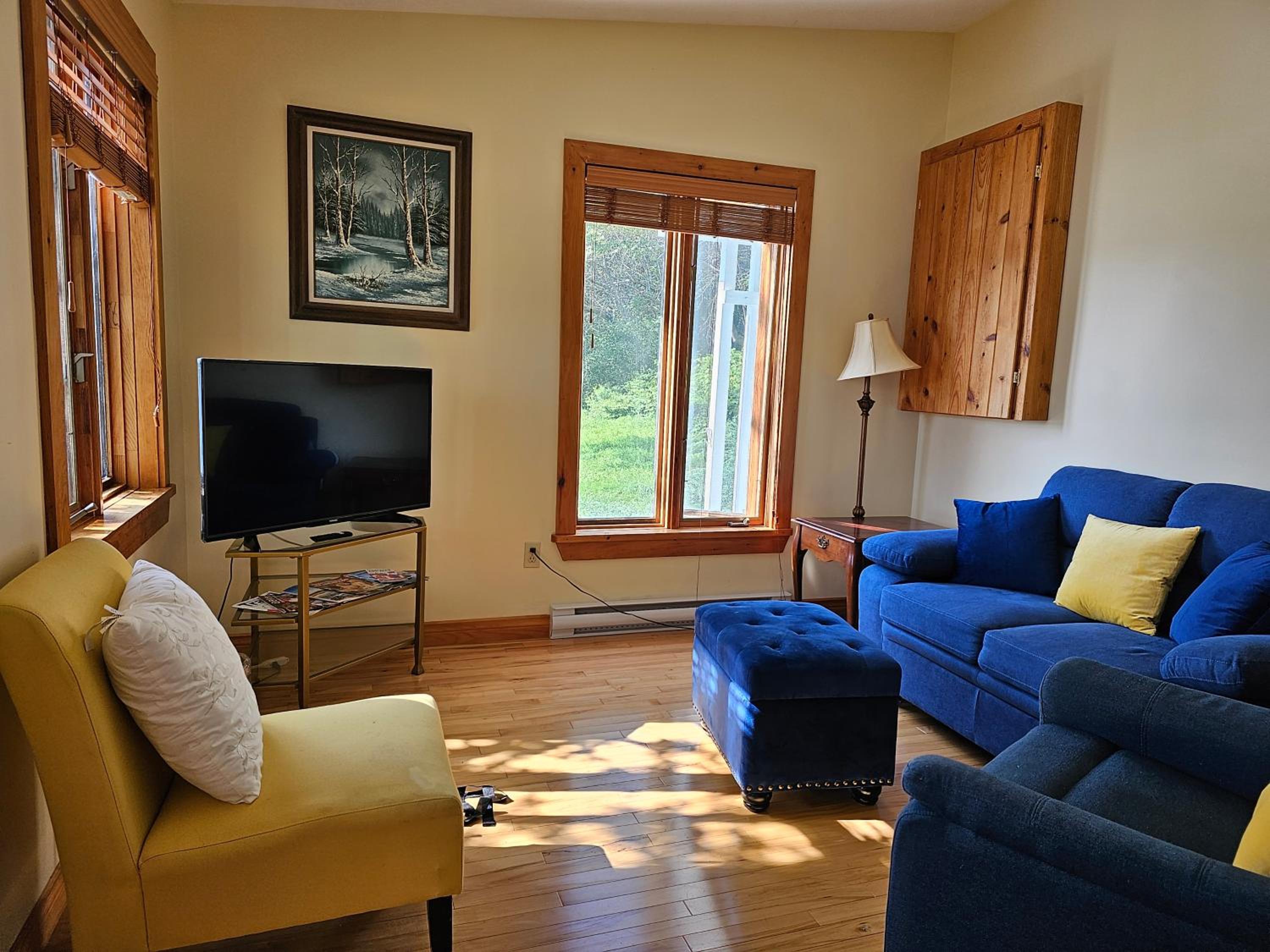 Oceanfront Garden Cottage - Gateway to Attractions and Towns, Private Cove Mooring