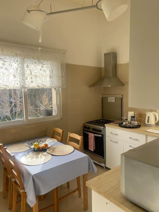 sunny 2bedroom apartment in weibdeh with a rooftop