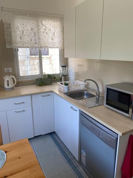 sunny 2bedroom apartment in weibdeh with a rooftop