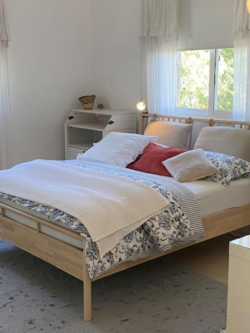 sunny 2bedroom apartment in weibdeh with a rooftop