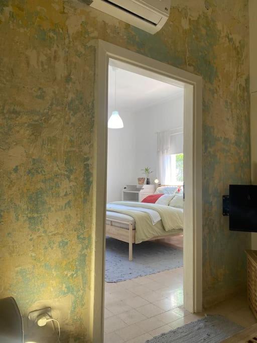 sunny 2bedroom apartment in weibdeh with a rooftop