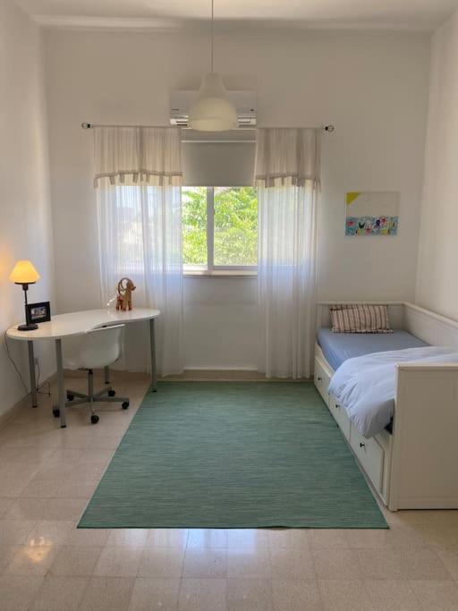 sunny 2bedroom apartment in weibdeh with a rooftop