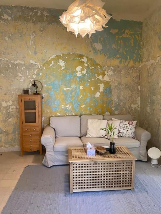 sunny 2bedroom apartment in weibdeh with a rooftop