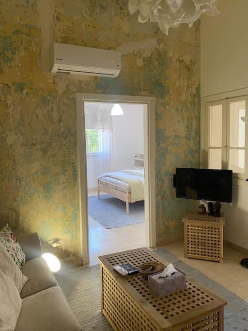 sunny 2bedroom apartment in weibdeh with a rooftop