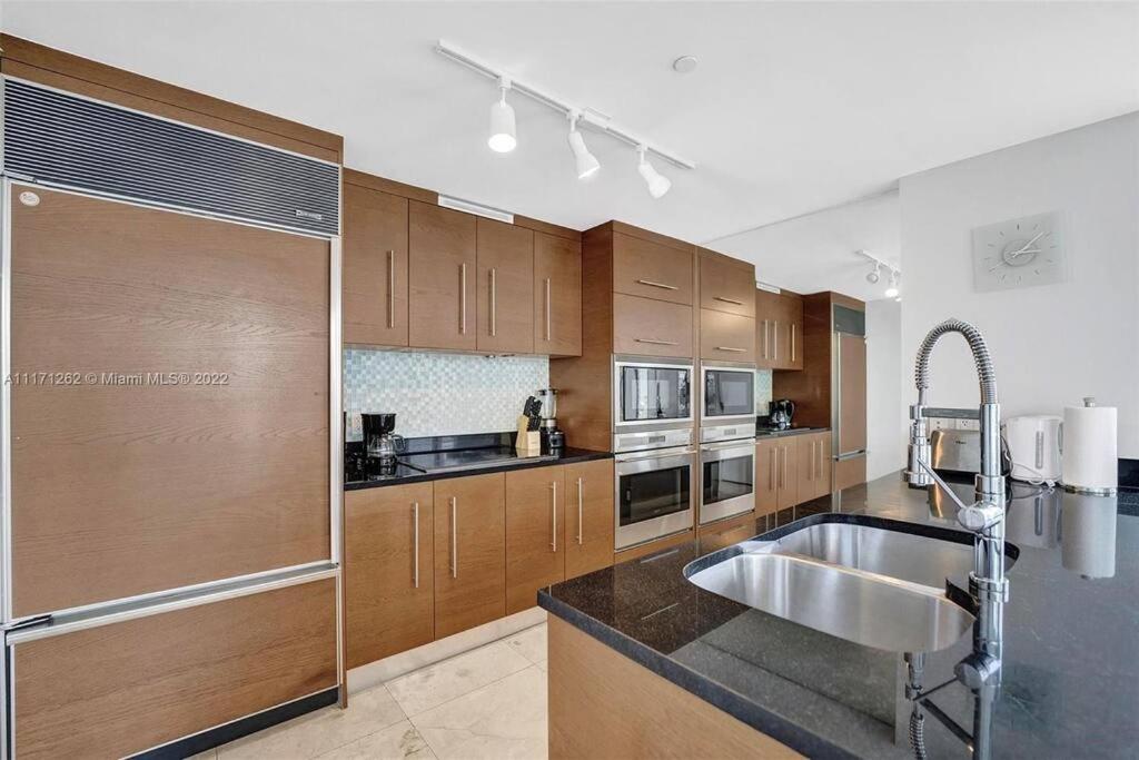 Waterfront Luxury Apartment 2 Bedrooms IconBrickell