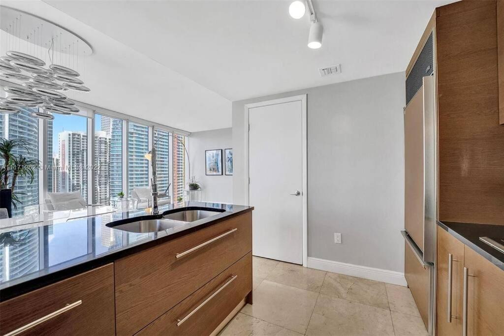Waterfront Luxury Apartment 2 Bedrooms IconBrickell