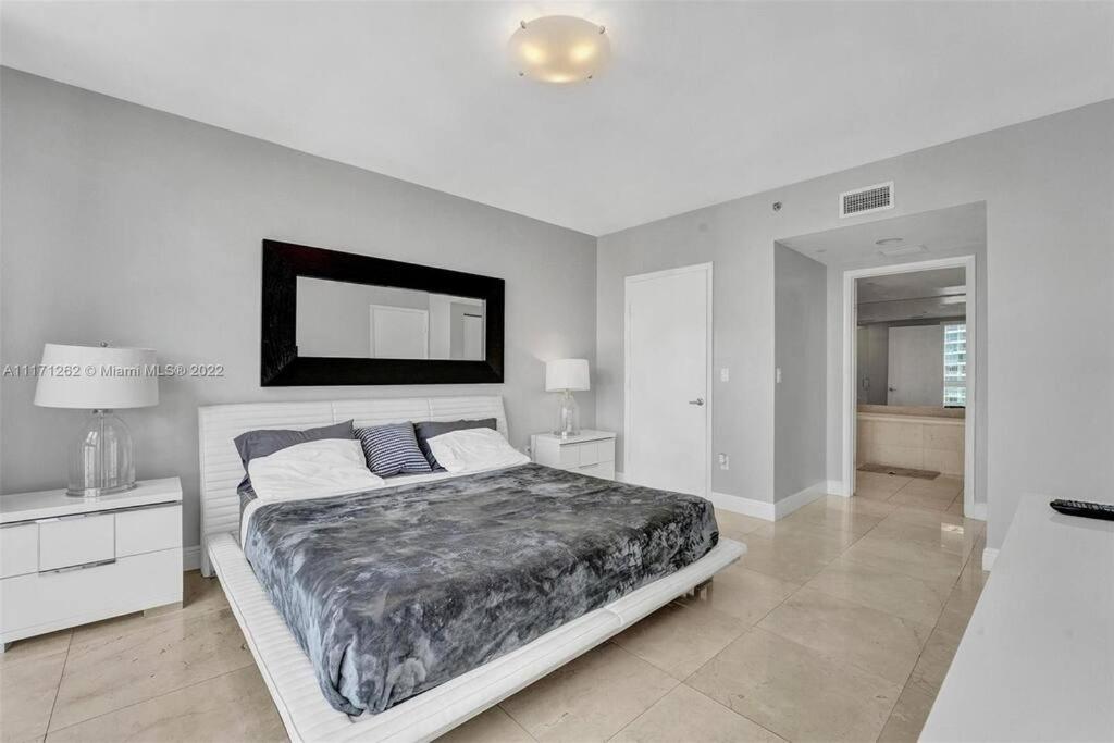 Waterfront Luxury Apartment 2 Bedrooms IconBrickell