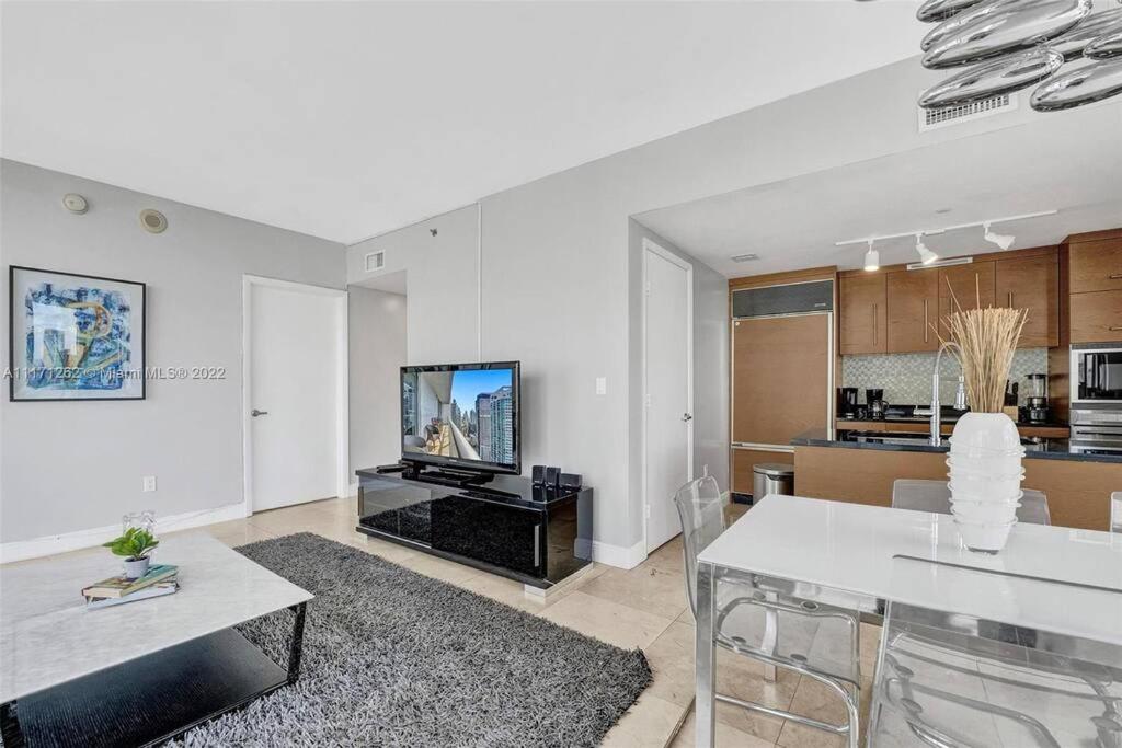 Waterfront Luxury Apartment 2 Bedrooms IconBrickell