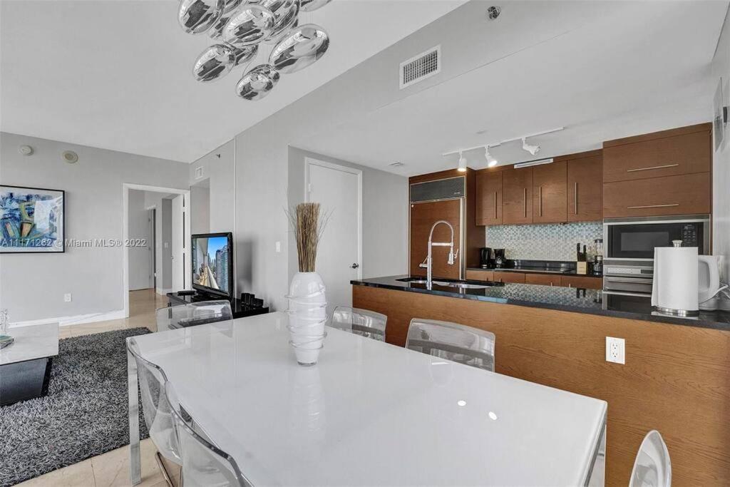 Waterfront Luxury Apartment 2 Bedrooms IconBrickell