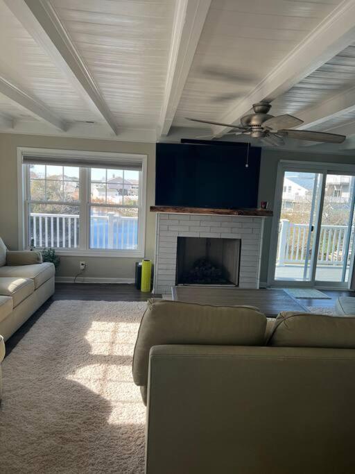 New! Beautiful home on canal. view 3