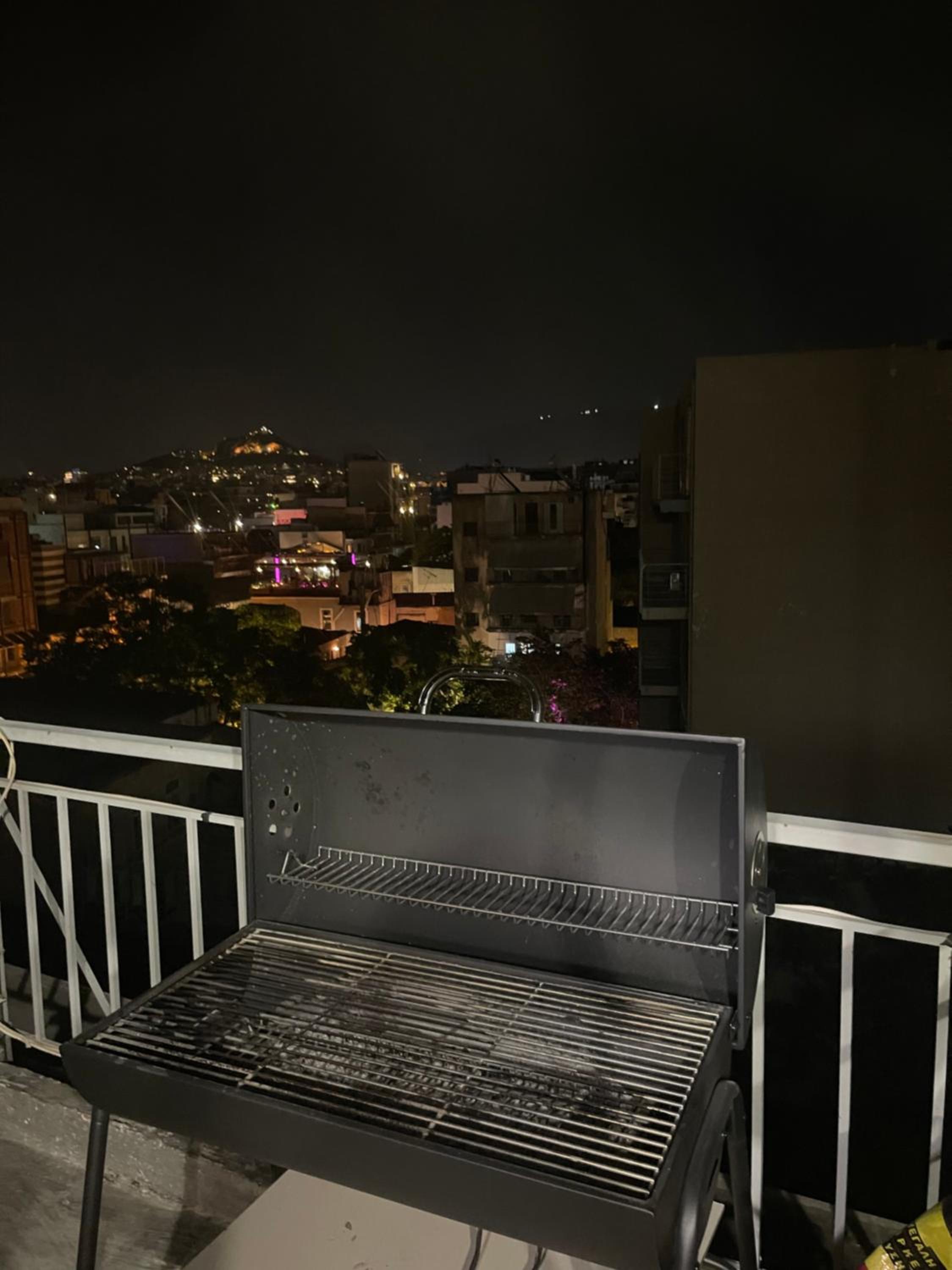 Roof top Gkazi Apartment on Metro exit: “KERAMEIKOS”