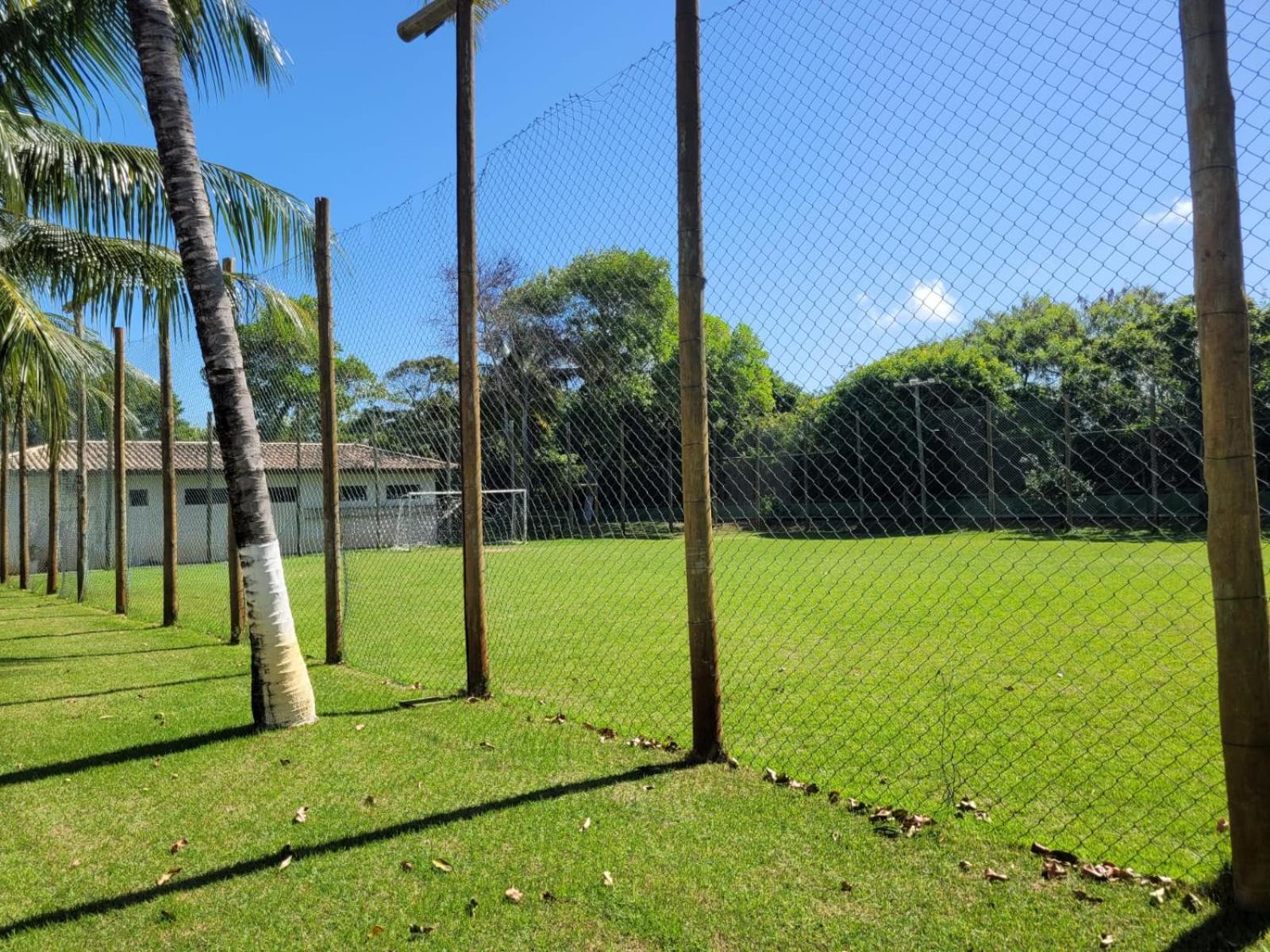 Cond Genipabu Club House a 900mts Praia Guarajuba com Jardim, 3 Quartos, Vagas de Garagem e Cozinha totalmente Equipada