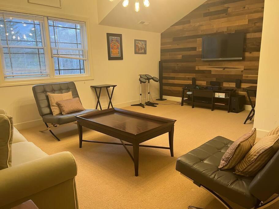 Massive LUX 3BR Ski ON/OFF Condo on MTN.Sleeps 12! view 5