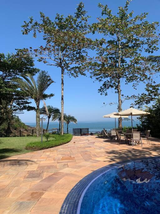 Casa Deliciosa em Condo c/ Piscina Frente ao Mar