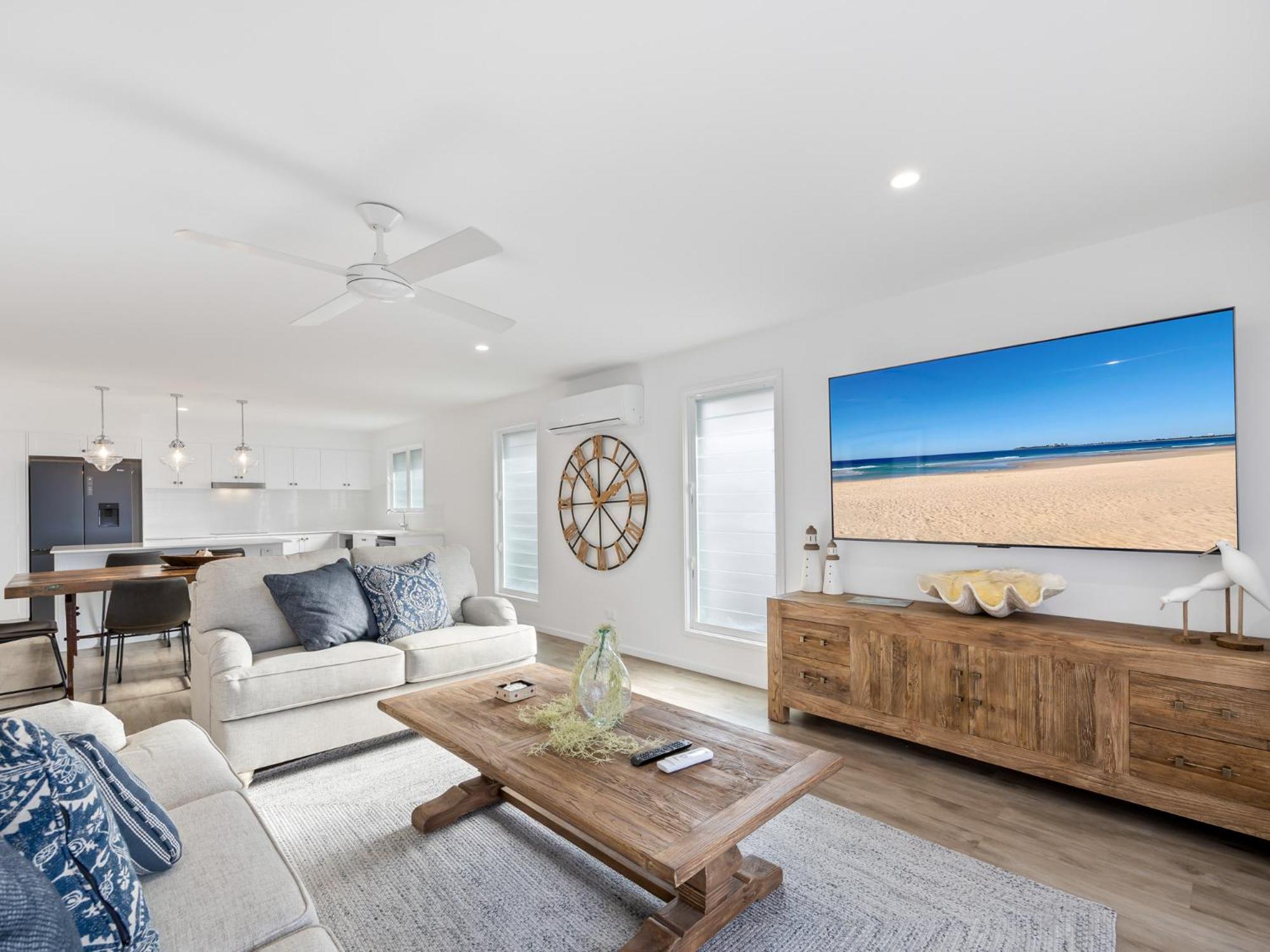 Beach City 3 Bedroom Modern Townhouse