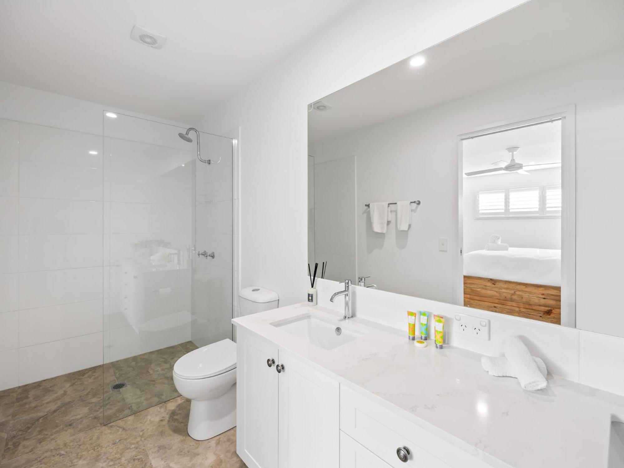 Beach City 3 Bedroom Modern Townhouse