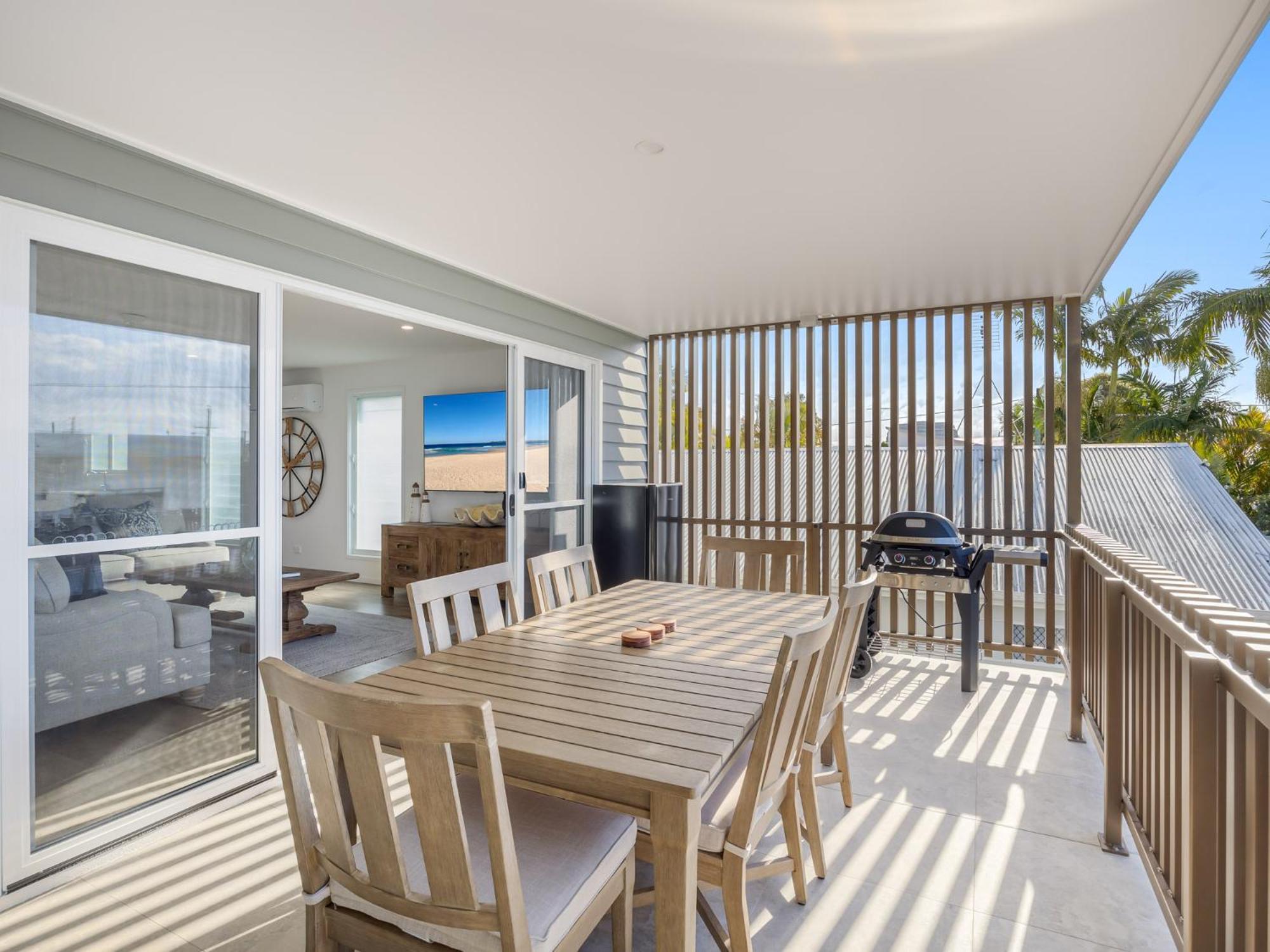 Beach City 3 Bedroom Modern Townhouse