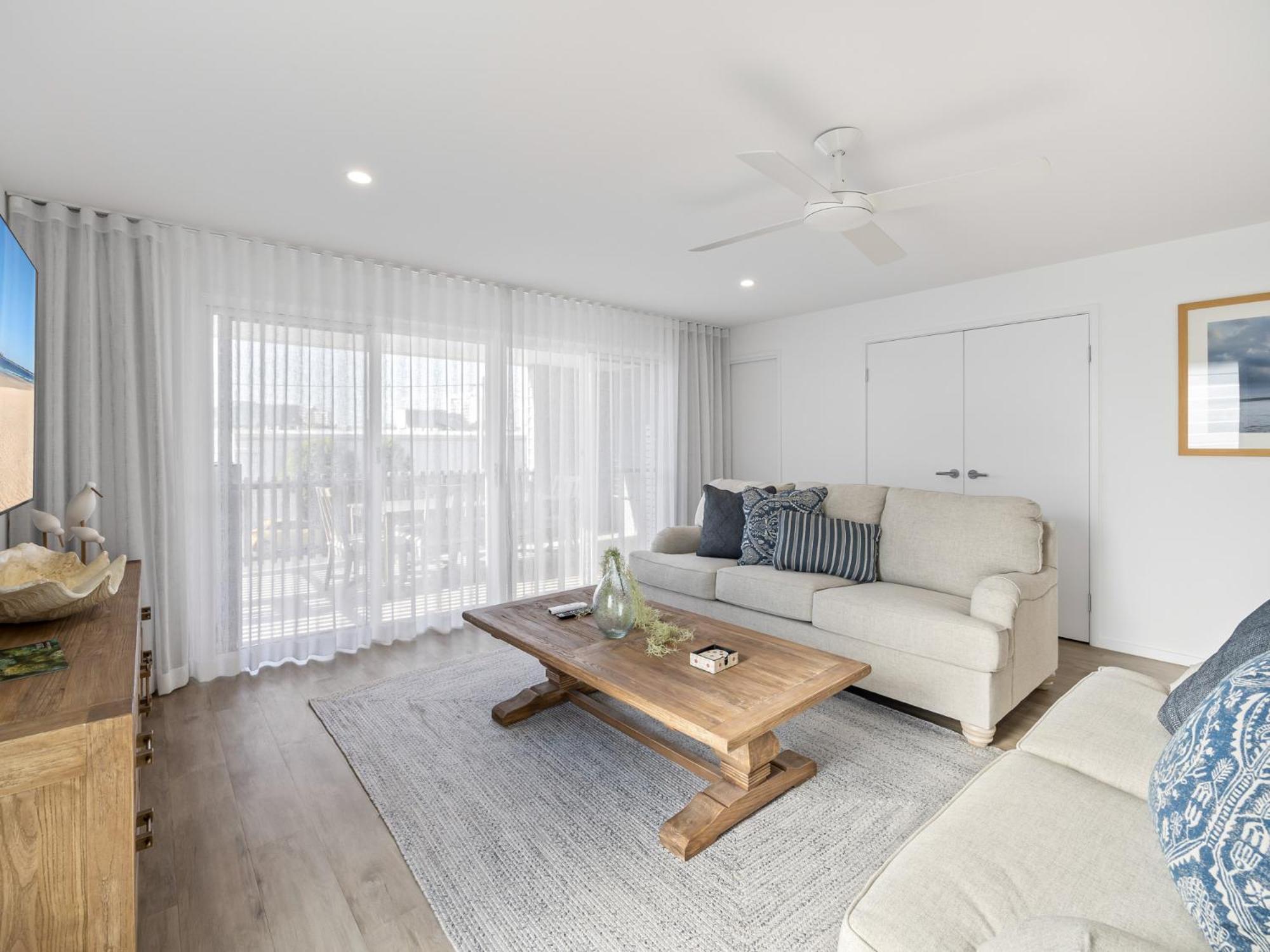 Beach City 3 Bedroom Modern Townhouse